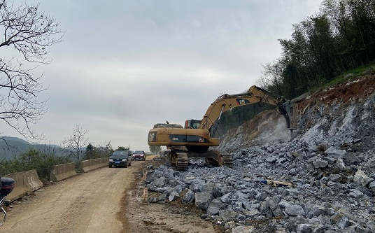 奋战一百天实现双过半丨余长公路施工正按计划有序推进预计9月通车